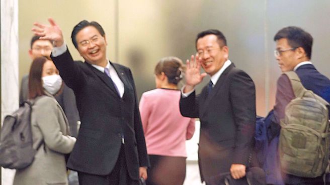 吳釗燮(左)、顧立雄(右)日前赴美國維吉尼亞州美國在台協會總部，出席台美國安會談。（圖／中央社）