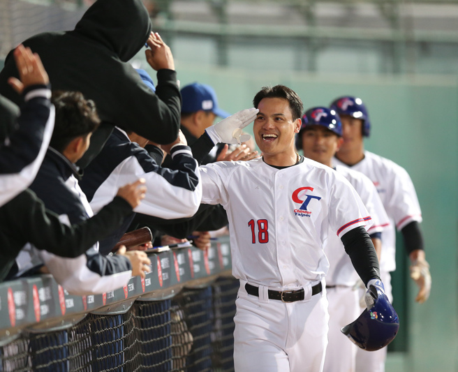 旅美好手张育成单场4安包含1发超大号3分炮。（陈怡诚摄）