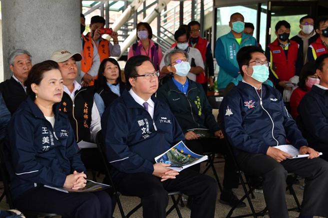 （行政院副院長鄭文燦偕同經長王美花視察曾文水庫，指示延長供水韌性。圖／行政院提供）