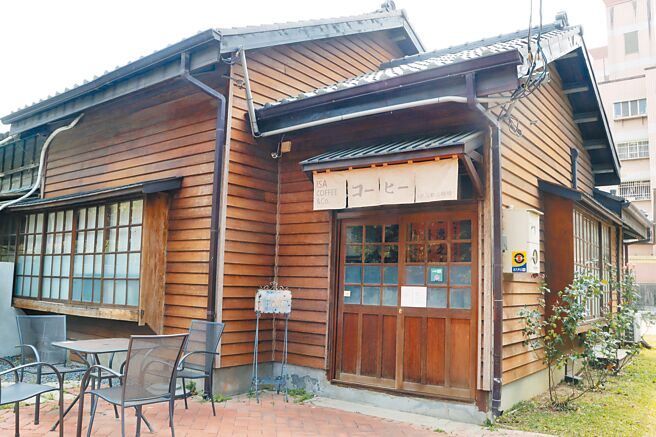 翌莎精品咖啡位在嘉义县嘉艺点水道头文创聚落一间日式老宅内，店面风格既怀旧又现代。（吕妍庭摄）