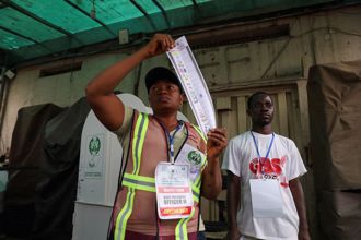 奈及利亞總統大選開始計票 3候選人選情緊繃