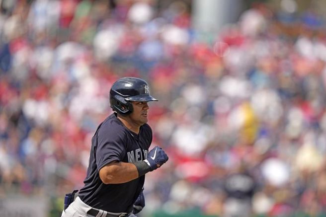 洋基新秀多明格兹在热身赛轰出全垒打。（美联社）