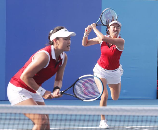 台灣網球女雙組合詹詠然（左）與詹皓晴（右）。（資料照／季志翔攝）