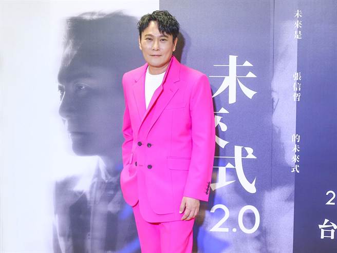 张信哲昨小巨蛋演唱会后庆功受访。（粘耿豪摄）