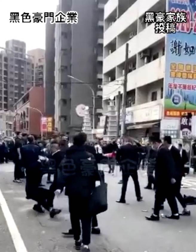桃园市芦竹区今天中午发生聚眾斗殴事件。（图取自网路／陈梦茹桃园传真）