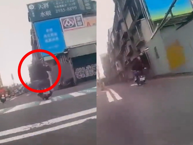 新北市三重有民眾发现一辆三贴的机车上，有名后座男子在半路高举手枪，还不断朝后方威吓，离谱影片曝光。（翻摄自爆料公社）