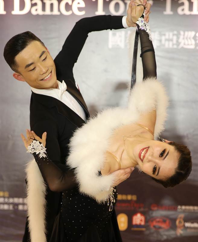 国标舞亚巡赛臺北公开赛，将在228假期于台北小巨蛋举行，2022臺湾AL业余摩登舞积分冠军选手王宁弘与刘怡微，共襄盛举争取佳绩。（王英豪摄）