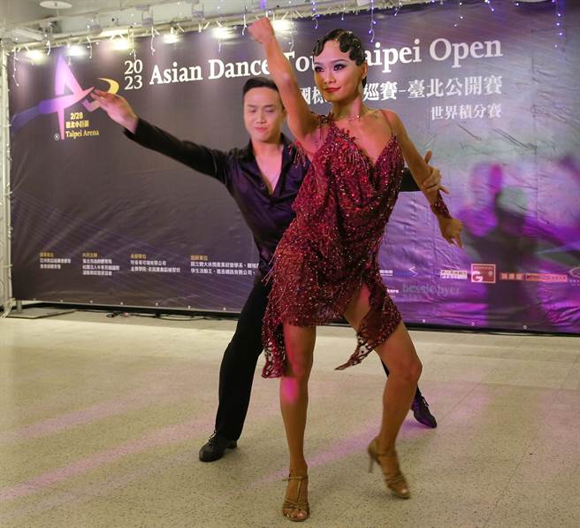 国标舞亚巡赛臺北公开赛，将在228假期于台北小巨蛋举行，2022臺湾AL业余拉丁积分冠军选手陈杨奕与高圣玟，共襄盛举争取佳绩。（王英豪摄）