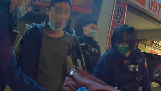 连假4天太无聊，男竟开走路边没熄火计程车閒逛