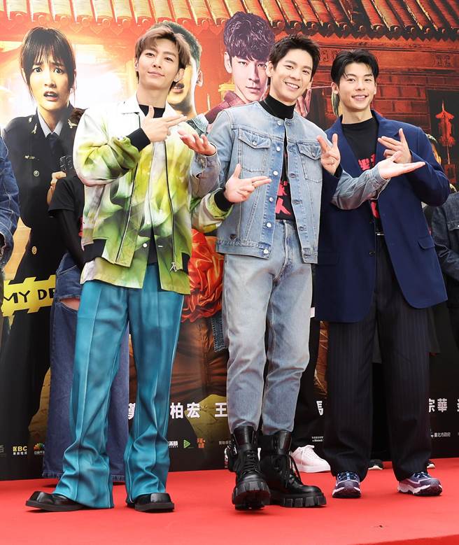 许光汉（右起）、林柏宏、炎亚纶杀青后首合体。（陈俊吉摄）