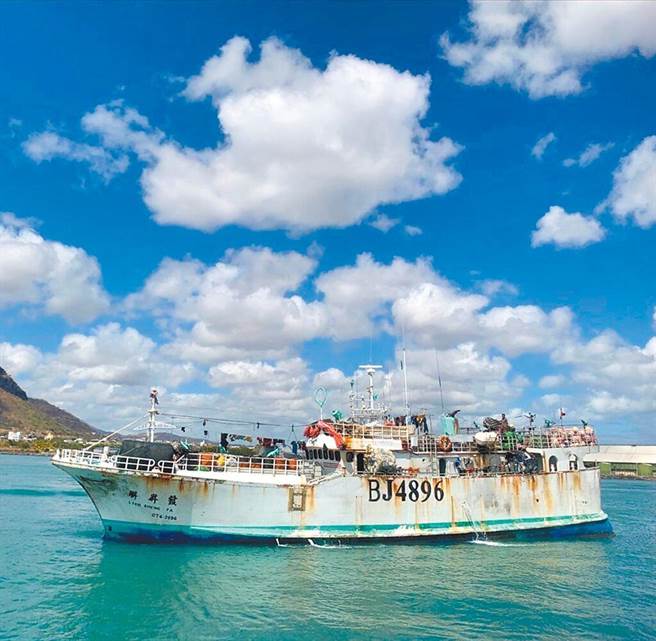 载有16名船员的高雄籍「联升发」渔船（CT4-2896）于印度洋公海作业期间失联。（渔业署提供／林良齐台北传真）