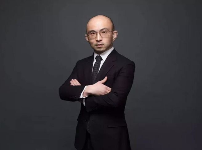 包凡被证实配合官方调查，涉入何种案情则密不透风。（图／上海证券报）