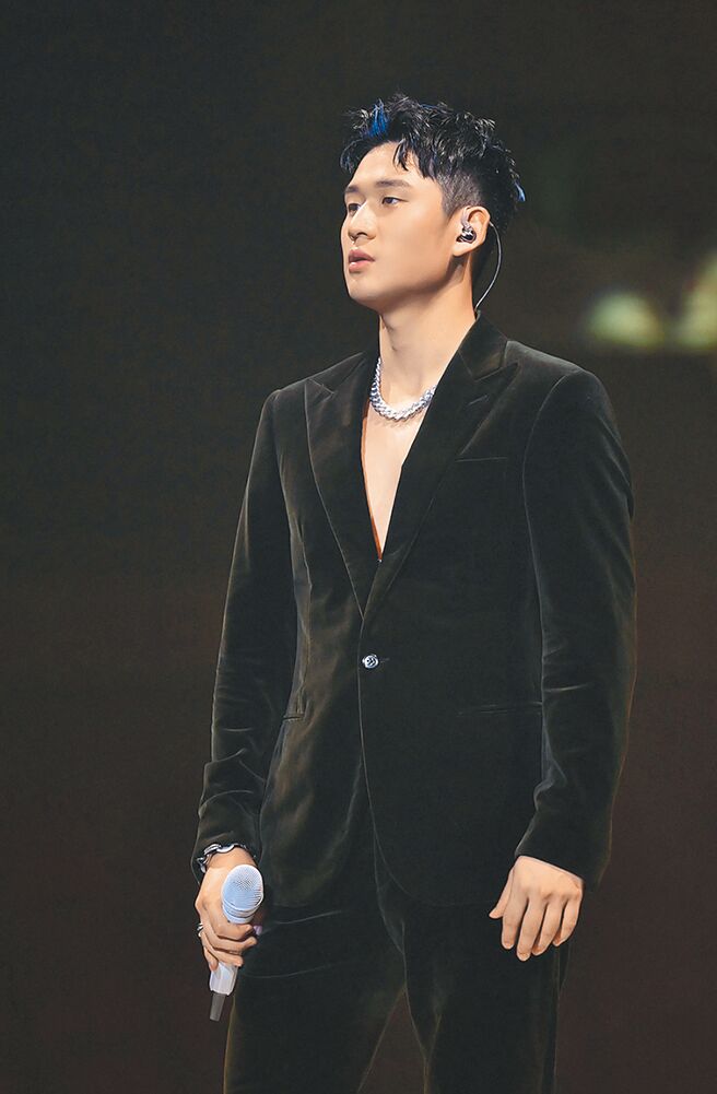 周兴哲25、26日在香港红磡体育馆开唱，吸引大批粉丝支持。（星空飞腾提供）