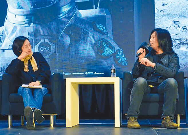 玛莎（右）与黄韵玲日前参与「期待想你到月球」对谈。（北流提供）