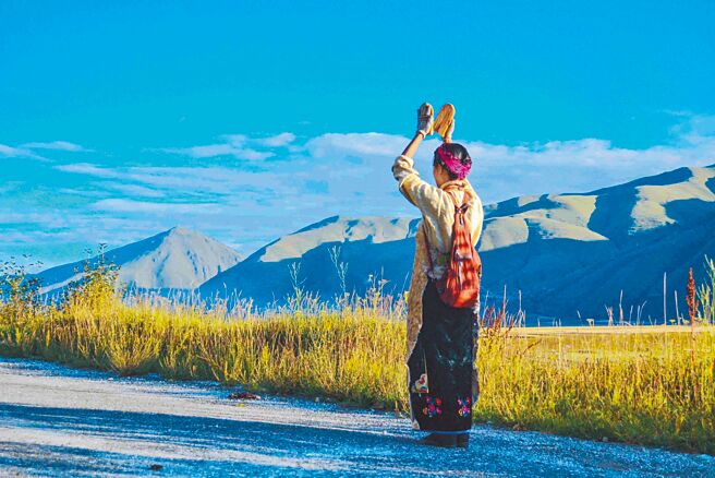 《阿拉姜色》讲述一家人往朝圣路途学会谅解与包容的故事。（海鹏提供）