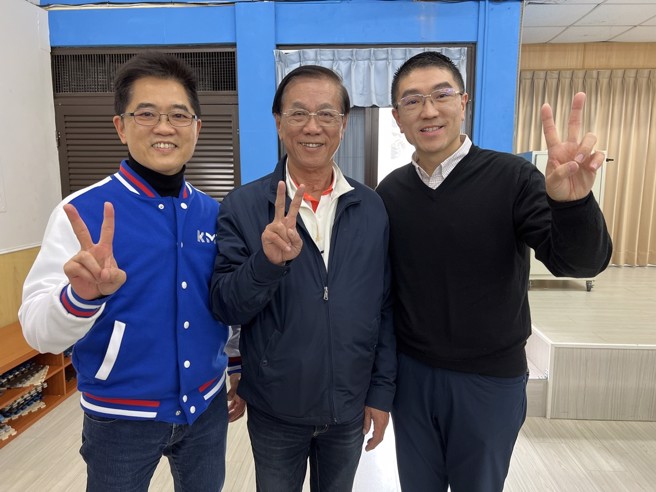 国民党秘书长黄健庭（左）、基隆市长谢国梁（右），现身南投力挺国民党立委候选人林明溱。（翻摄自「立委补选-林明溱」脸书）