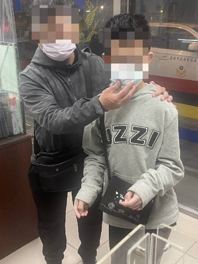 民眾林女至派出所报案，称其儿子（27岁）在生活上较为弱势，当日反常自行打开家里的大门，离家出走，母亲担心发生意外，心急如焚至派出所报案寻求协助。 （简铭柱翻摄）