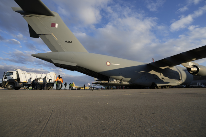 土耳其红新月会以4600万土耳其里拉（约新台币7381万元）的价格向当地慈善机构Ahbap出售2050顶帐篷。(图/美联社)
