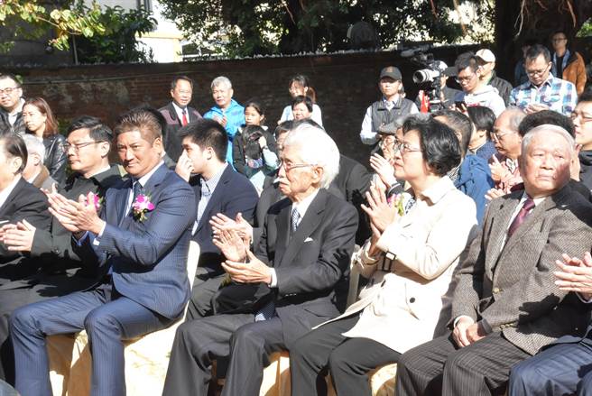 辜从2014年起连续9年都亲自返乡颁发慰问金给弱势族群，9年来颁发将近上亿元，如今逝世让在地乡亲不舍，也感谢其对家乡的奉献。(县府提供／吴建辉彰化传真)