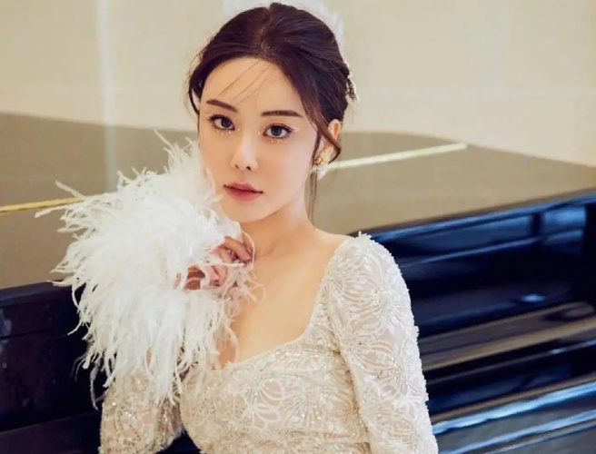 蔡天凤人美心善，在演艺圈中有许多好友。(图/微博)