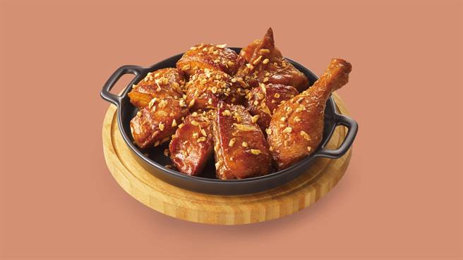 21世纪「避风塘炸烤半鸡」原价330元，现加购特价289元。（21世纪提供）