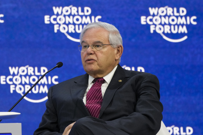 图为美国联邦参议院外交委员会民主党籍主席梅南德兹（Robert Menendez）。（图/ 路透社）