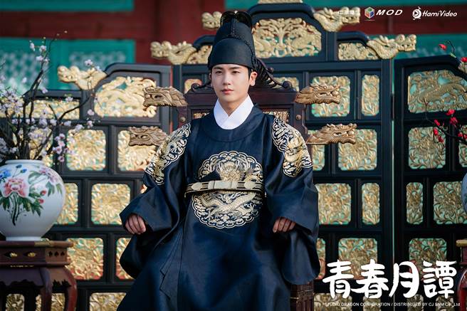 朴炯植在《青春月谭》扮演王世子被誉为「天生王室代言人」。（爱尔达电视提供）