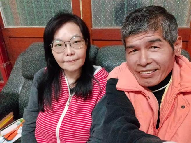 新竹市倪彩菁及曾荣润夫妇无私守护家扶孩子16年，荣获全国绩优寄养家庭。（新竹市政府提供／陈育贤新竹传真）