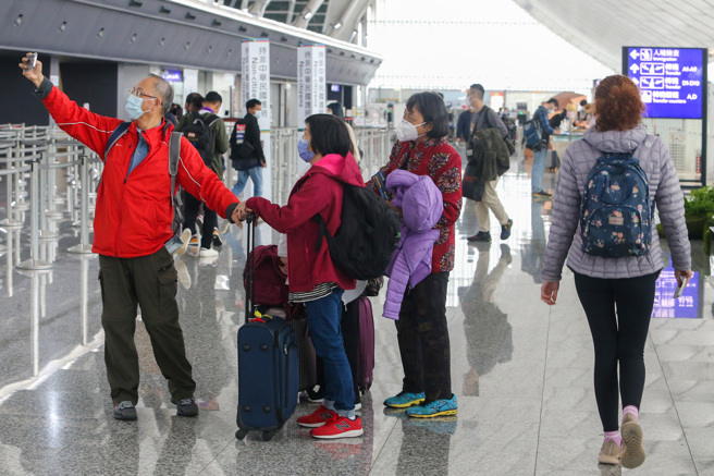 3月新制上路，不再提供入境旅客、確診者之密切接觸者免費家用抗原快篩試劑。（陳麒全攝）