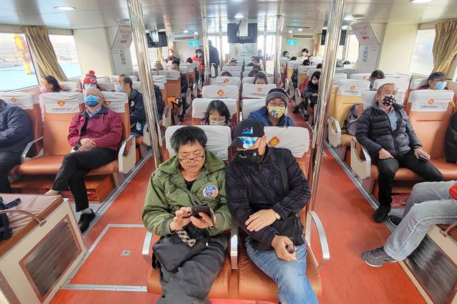 马祖居民搭乘小三通，3月1日起可于开航前1小时购买船票。（连江县政府提供）