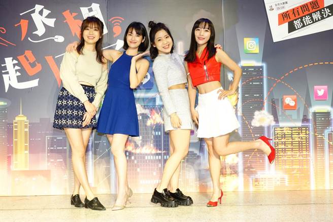 跨党派的4位政坛美女谢子涵（左起）、徐千晴、徐巧芯、黄捷，参与舞台剧《丞相，起风了》演出。（全民大剧团提供）