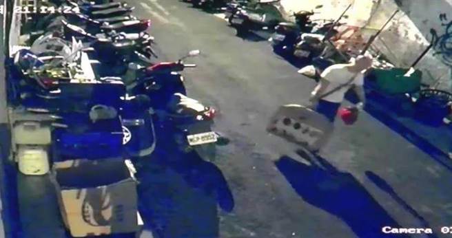 陈嫌案发当天提着大型白色袋子，女童当时已遭杀害，被带至南投埋尸。（本报资料照）