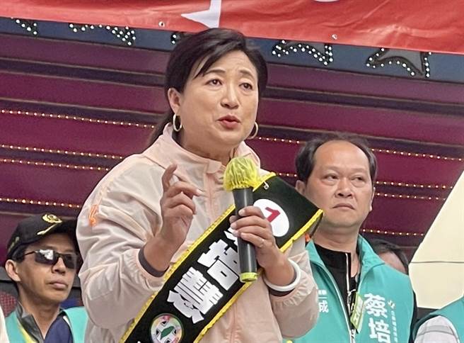 南投立委补选候选人蔡培慧说，她若进国会将争取新住民亲友来台打黑工变合法，解决台湾缺工问题。（杨静茹摄）