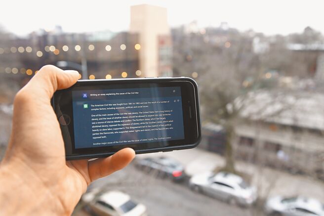 ChatGPT智慧聊天机器人的问世，让世界惊叹不已。（美联社）