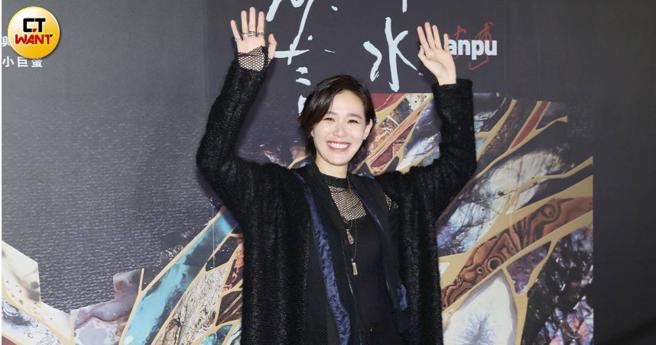 恢单的安溥事业运很旺工作满檔，但日前因颈椎椎间盘突出压迫到神经，宣布高雄巨蛋演唱会延期。（图／本刊摄影组）