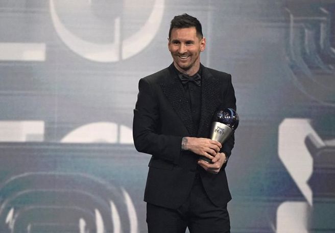 梅西获颁FIFA年度最佳男子球员奖。（美联社）