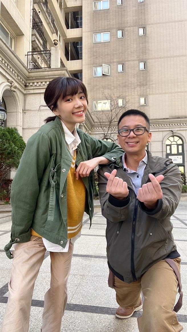 阿甘劇中與周宇柔是工作拍檔。（民視提供）