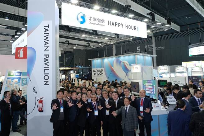 中華電信於2023年世界行動通訊大會（MWC）開幕首日，結合台灣館首次舉辦HAPPY HOUR活動。（中華電提供）