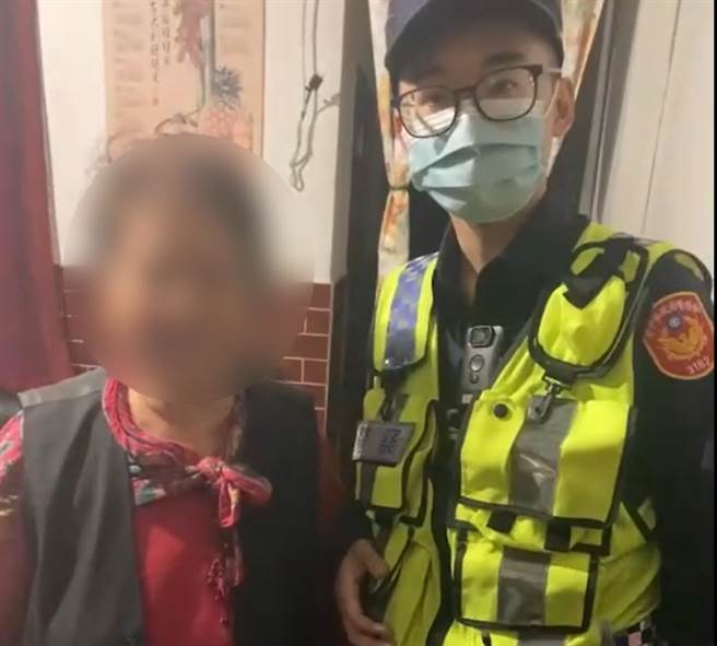 受困阿嬷对于热心民眾、员警的协助脱困，感激不已。（警方提供／陈淑芬台中传真）