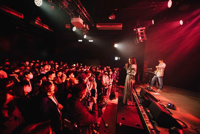 法蘭12日移師到高雄LIVE WAREHOUSE開唱。（相映國際提供）