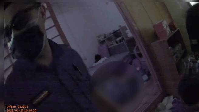 62岁马姓男子独居透天厝失联2天，警消日前获报立即前往、破门抢救，一进门急喊「阮来呀」、「哩呒歹志呀」，成功阻止憾事发生。（乌日警分局提供／潘虹恩台中传真）