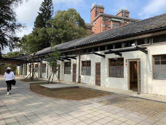 杨梅故事园区内，西照闾《十六艺所》是这次特展主要展区之一。（蔡明亘摄）