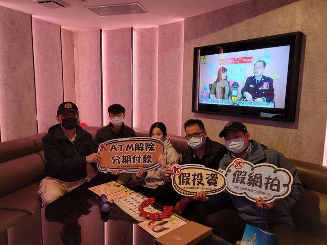 新竹市警察局第二分局近日深入視聽歌唱業，函文請KTV業者配合在大廳及包廂以「公帶」方式循環播放反詐宣導影片，增加打詐曝光率！（新竹市警二分局提供／陳育賢新竹傳真）