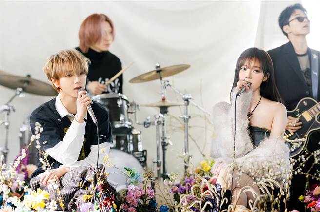 艺声新专辑主打歌〈Floral Sense〉邀来师妹Winter合唱。（爱贝克思提供）