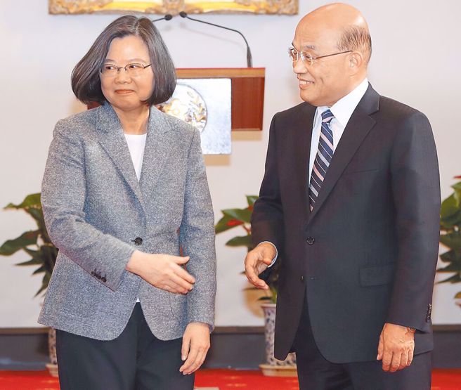 行政院前院长苏贞昌（右）以「歷史性会面」评论蔡麦会。（本报资料照片）