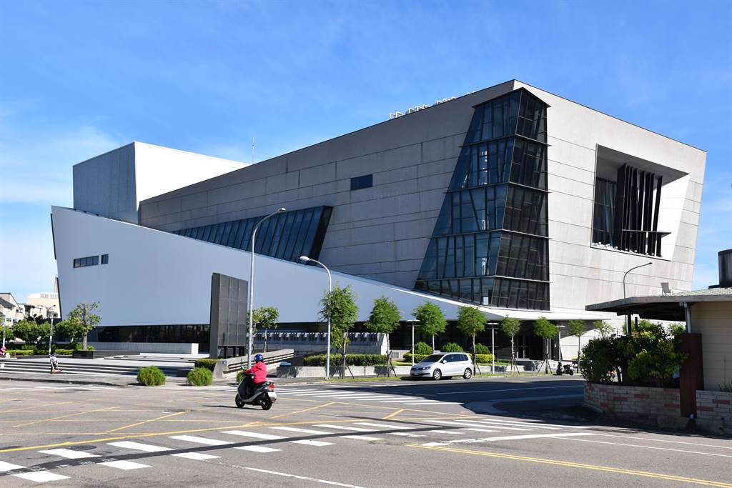 苗北藝文中心因鄰近竹南頭份運動公園，也是房價蛋黃區域之一。（謝明俊攝）
