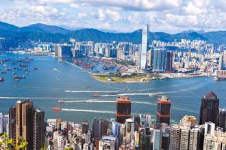 香港房價去年跌逾15％ 財政司長：仍居高位不宜撤銷辣招