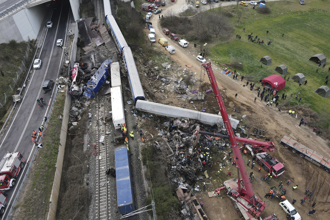 希臘火車對撞「噩夢10秒」已36死！罹難者摔飛40公尺遠