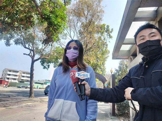 被害人母亲宋妈妈表示，对于张敦量9年刑期不是很够，在她的理解应该是10年以上。（陈淑娥摄）