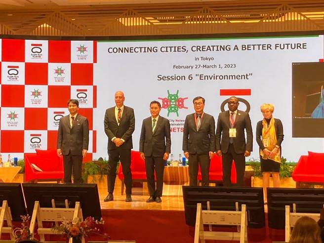 北市副市長李四川（右三）代替市長蔣萬安出訪東京參加城市高峰會。（摘自李四川臉書）